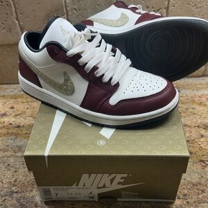 Nike Men's White and Maroon Sneakers